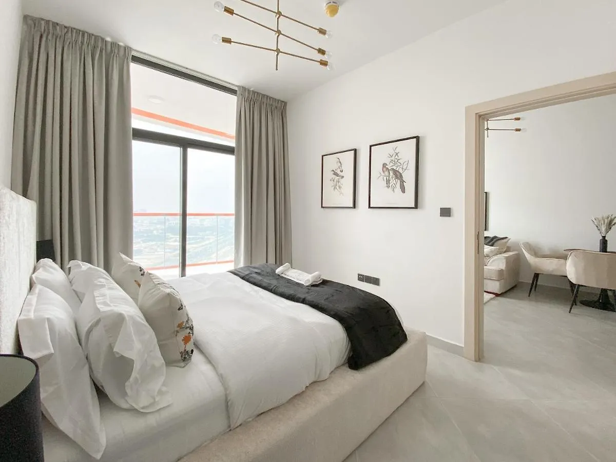 Trophy - Hilltop Hideaway Suite Dubai Apartment