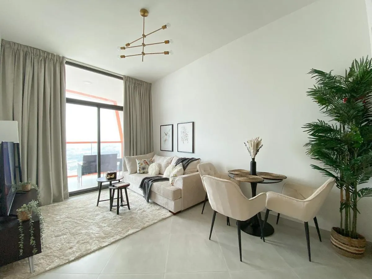 Trophy - Hilltop Hideaway Suite Dubai Apartment
